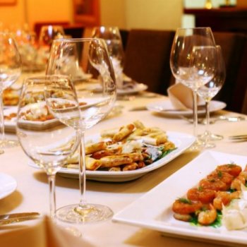 Random dining image for menu navigation